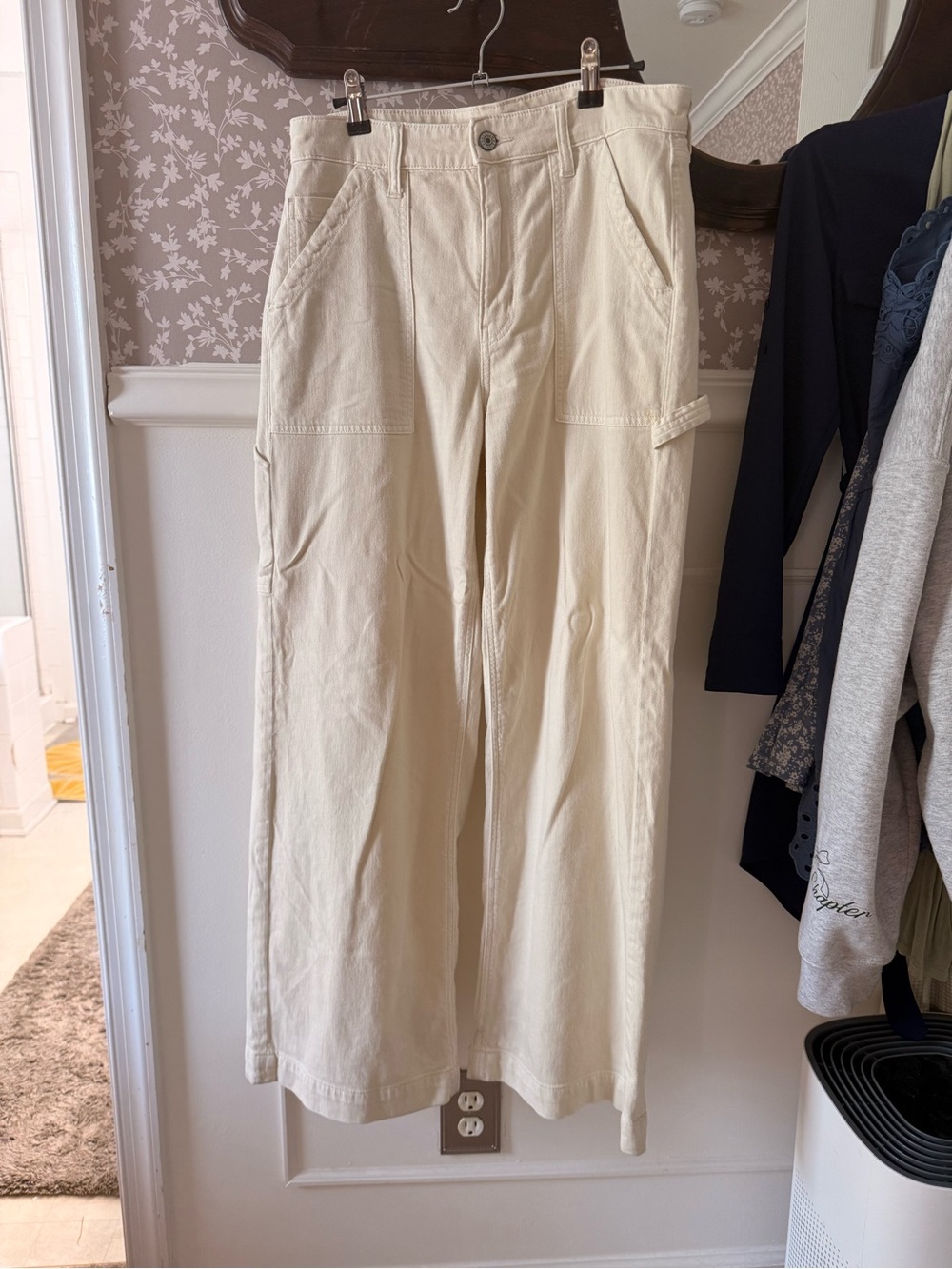 American Eagle off white cargo pants